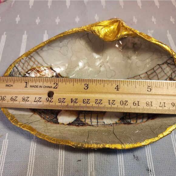 DECOUPAGE CLAM SHELL DECOUPAGE SLEEPING PUPPY ON A CLAM SHELL TRINKET DISH - Picture 8 of 10